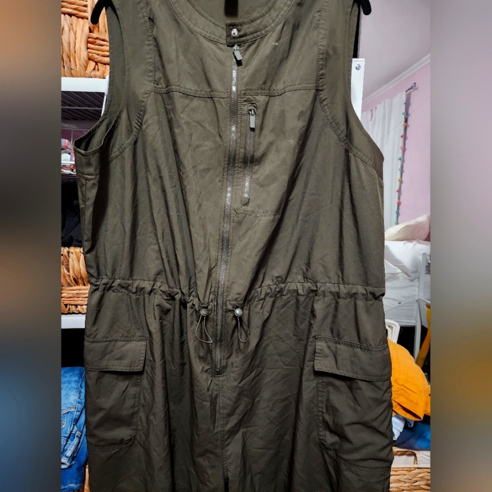 Olive sleeveless short romper